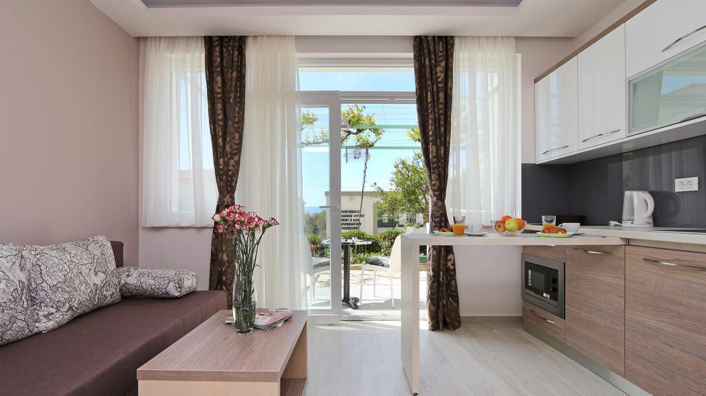 Apartments Hermes Tučepi Extérieur photo